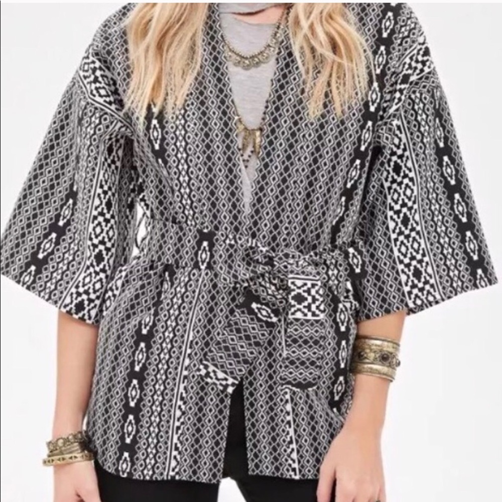 NWT Forever 21 kimono. Boho chic!!